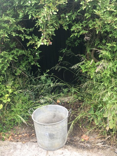 Tall galvanised zinc metal - ,
