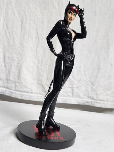 Catwoman statue dc cover - catwoman,