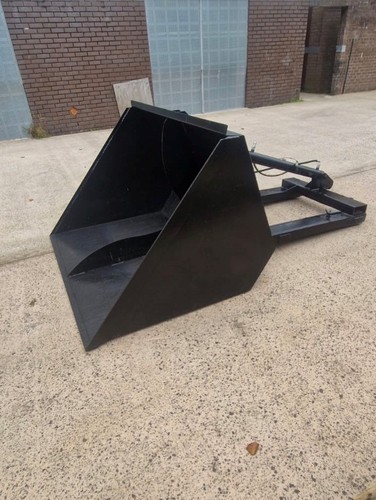 Forklift hydraulic tipping