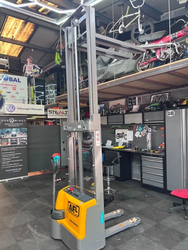 Jungheinrich electric pallet - jungheinrich,