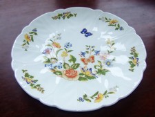 An Aynsley Cottage Garden Cake