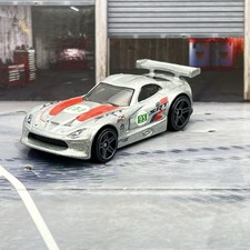 Hot Wheels SRT Viper GTS-R Metalflake Silver 2015 1:64 Diecast Car [22l]