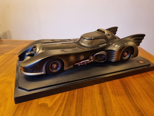 Hot wheels batmobile - hot, 1/18