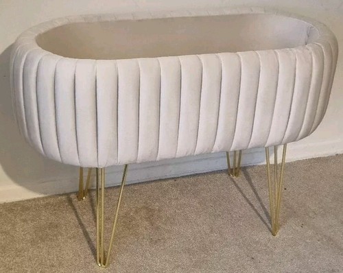 Beautiful panelled upholstery - beautiful,