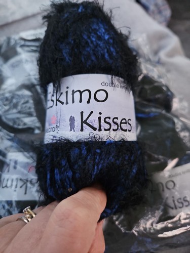 50g balls sapphire eskimo - sapphire,