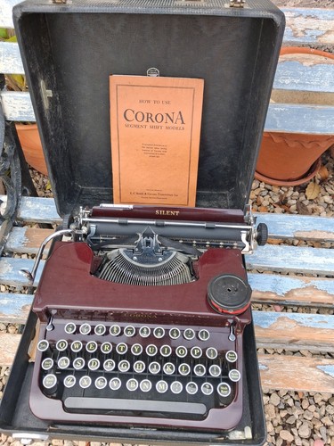 Beautiful vintage portable - beautiful,
