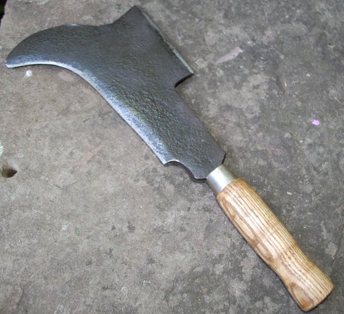 Fine old vintage spearwell - a,