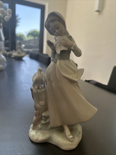 Lladro girl with - lladro, doves