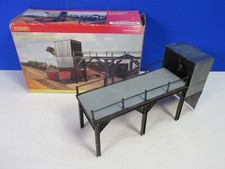R8708 HORNBY SKALEDALE LOADING CHUTE BUILDING OO GAUGE for train track