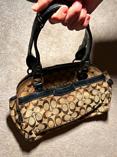 Coach signature logo - signature,
