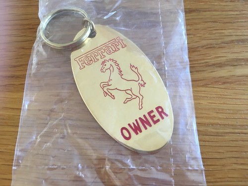 Gold ferrari keyring - gold,