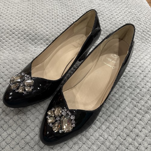 Clarks black patent jeweled - k,