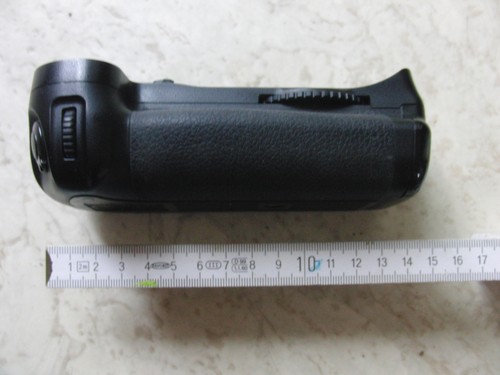Nikon d10 battery grip with - nikon,