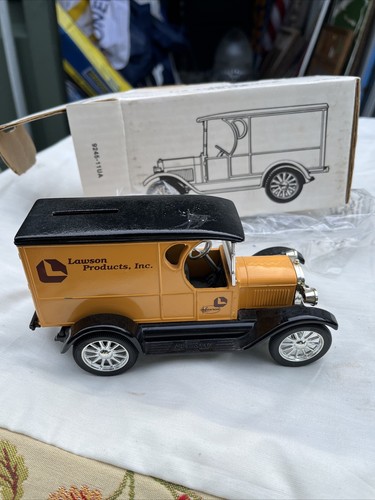 Ertl 1923 ton truck money - 1/2,