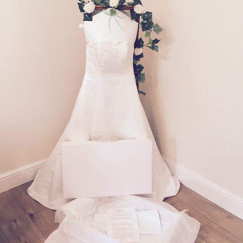 Large white wedding dress - large,