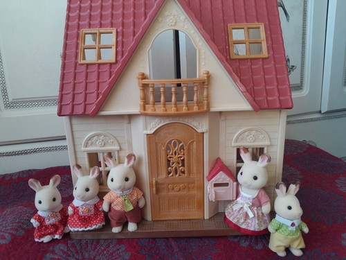 Sylvanian families red roof - families,