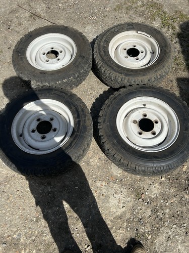 Land rover defender - land, deep