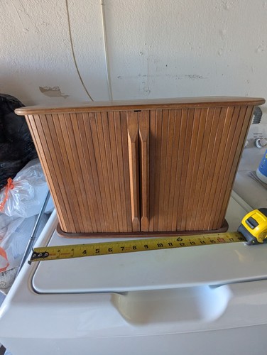 Teak tambour floating wall - teak,