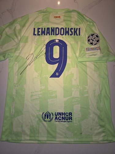 Robert lewandowski signed - lewandowski,
