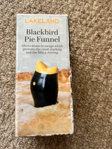 Blackbird pie funnel - blackbird,