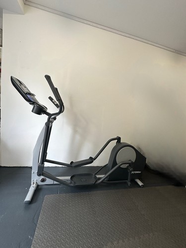 Life fitness elliptical - x1,