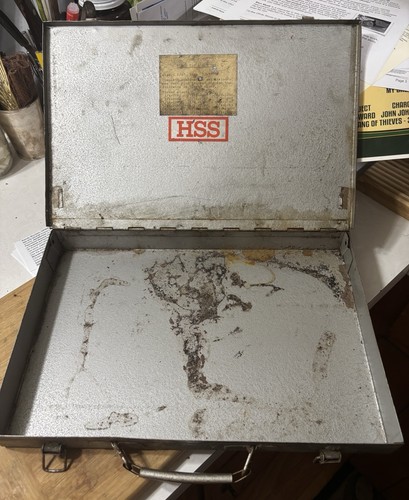 Latching steel portfolio - portfolio, case