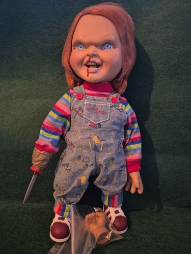 Mezco chucky doll - chucky,