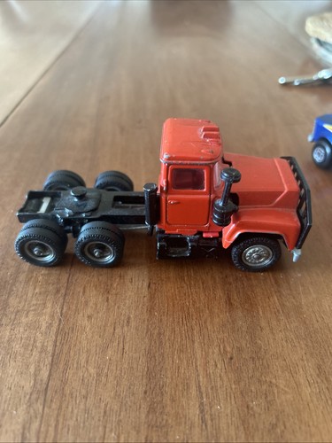 Corgi major vintage mack truck - major,