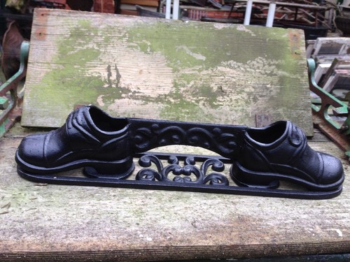 Vintage style cast iron shoe - cast, /