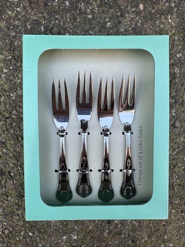 Waitrose set vintage cake - 4,