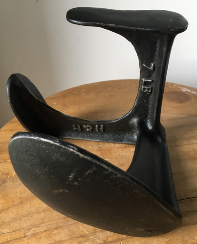 Antique cobblers last cast - antique,