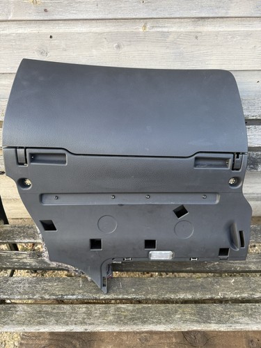 Audi dashboard glove box - c6,