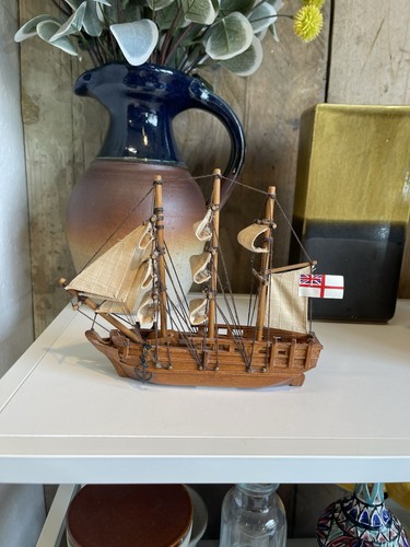 Miniature wooden hms bounty - hms,