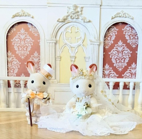 Sylvanian family gold chapel - family,