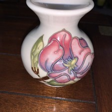 MOORCROFT  POTTERY.   PINK MAGNOLIA  PATTERN VASE 75 / 94 9cm
