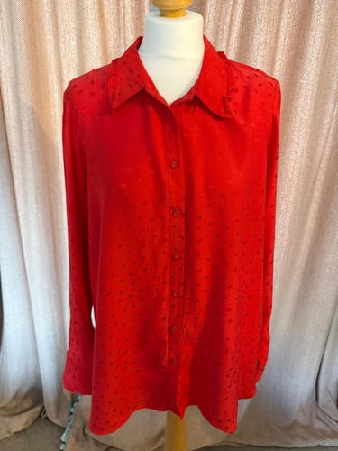 Pillar box red ruffle - box,