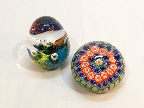 Vtg art glass paperweights lot - art,