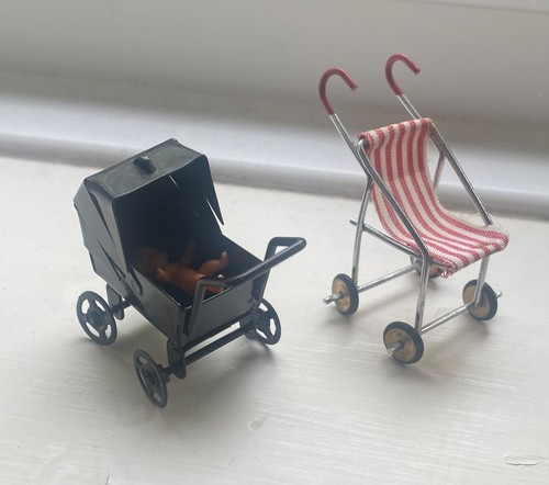 Vintage dolls house - vintage,
