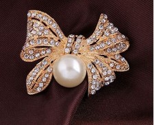 GOLD OR SILVER VINTAGE LOOK DIAMANTE RHINESTONE CRYSTAL BOW & DROP PEARL BROOCH 