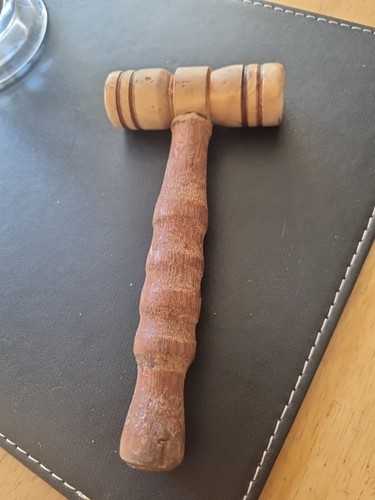 Auctioneers gavel wooden - ,