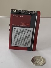 VINTAGE Sanyo Thin Micro RADIO