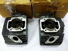 Yamaha RD200 RD200DX Cylinder Block L/R NOS CYL Barrel 1E8-11311-00 1E8-11321-00