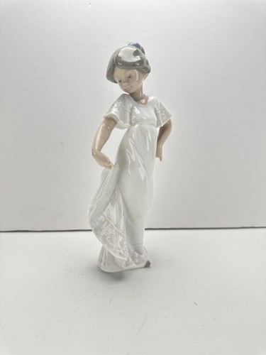Nao lladro how pretty young - lladro,