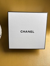 CHANEL Medium Gift Box with