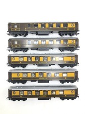 Hornby OO Gauge Pullman Coach