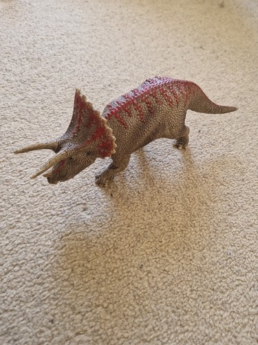 Schleich triceratops dinosaur - schleich,