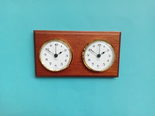 Dual time wall clock - dual,