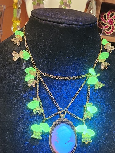 Handmade uranium glass cameo - handmade,