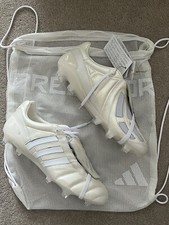 Adidas Predator Mania off