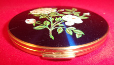 Vintage Gold Metal Tone Stratton Flower Design Top Powder Compact Patent 764125